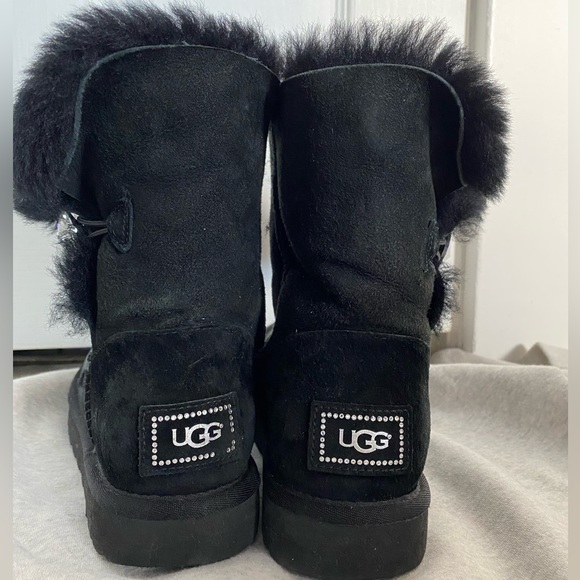 Uggs - Picture 1 of 6